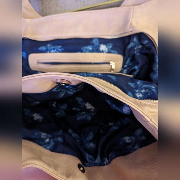 Moda Luxe Handbag - Picture 6 of 12